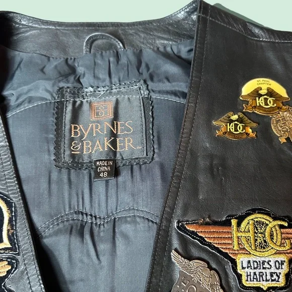 Vintage Ladies Harley Davidson Motorcycle HOG Owners Club Leather Vest 50+ Pins - Picture 5 of 14